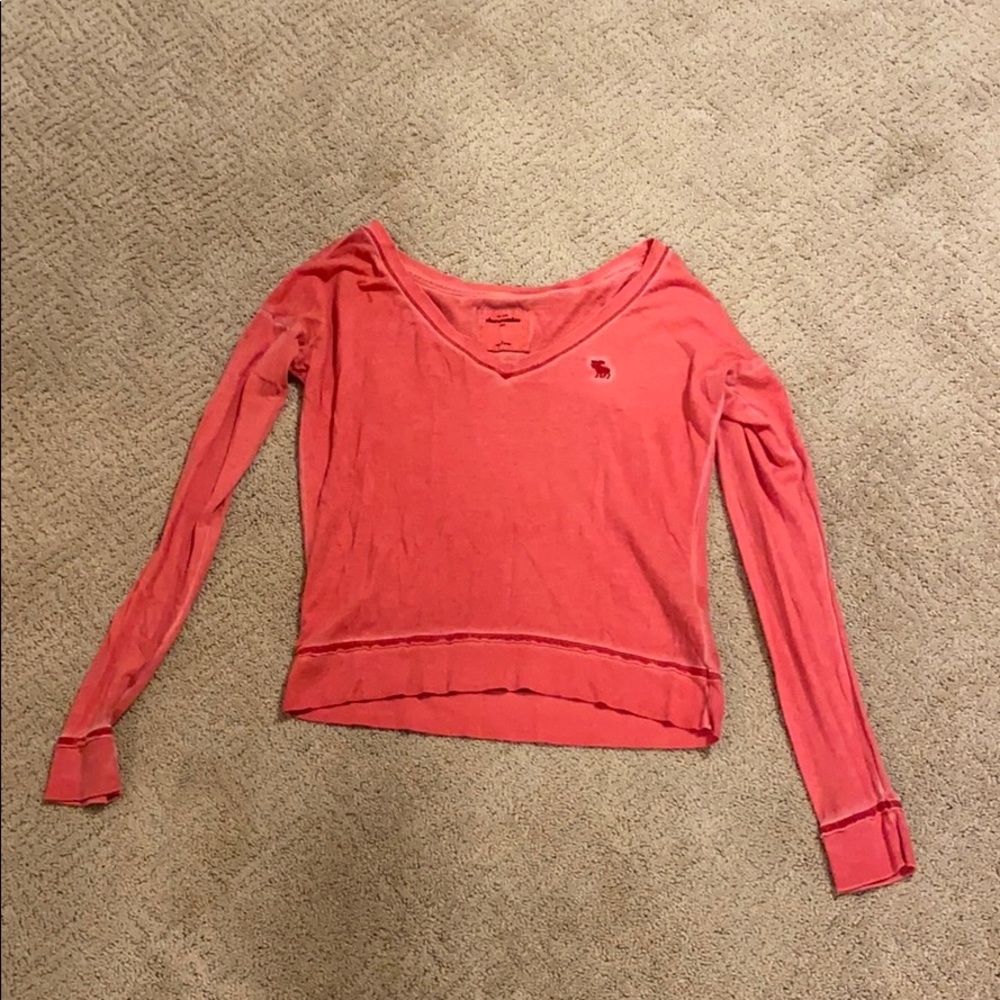 I’m selling an Abercrombie longsleeve shirt.